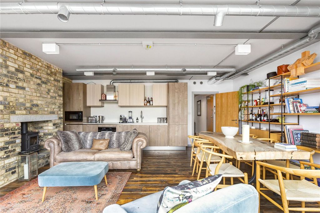 Property photo 3 of 29 Reception