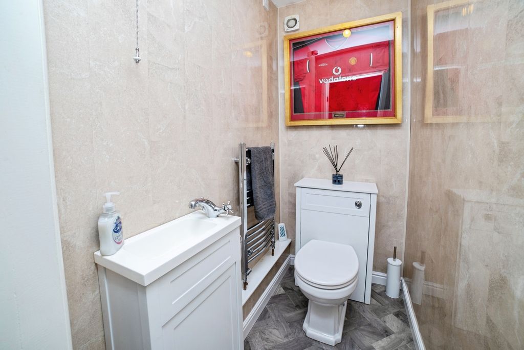 Property photo 2 of 17 Wc