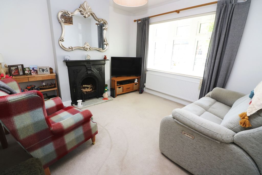 Property photo 2 of 20 Lounge