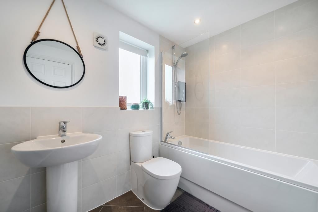 Property photo 3 of 10 Bathroom