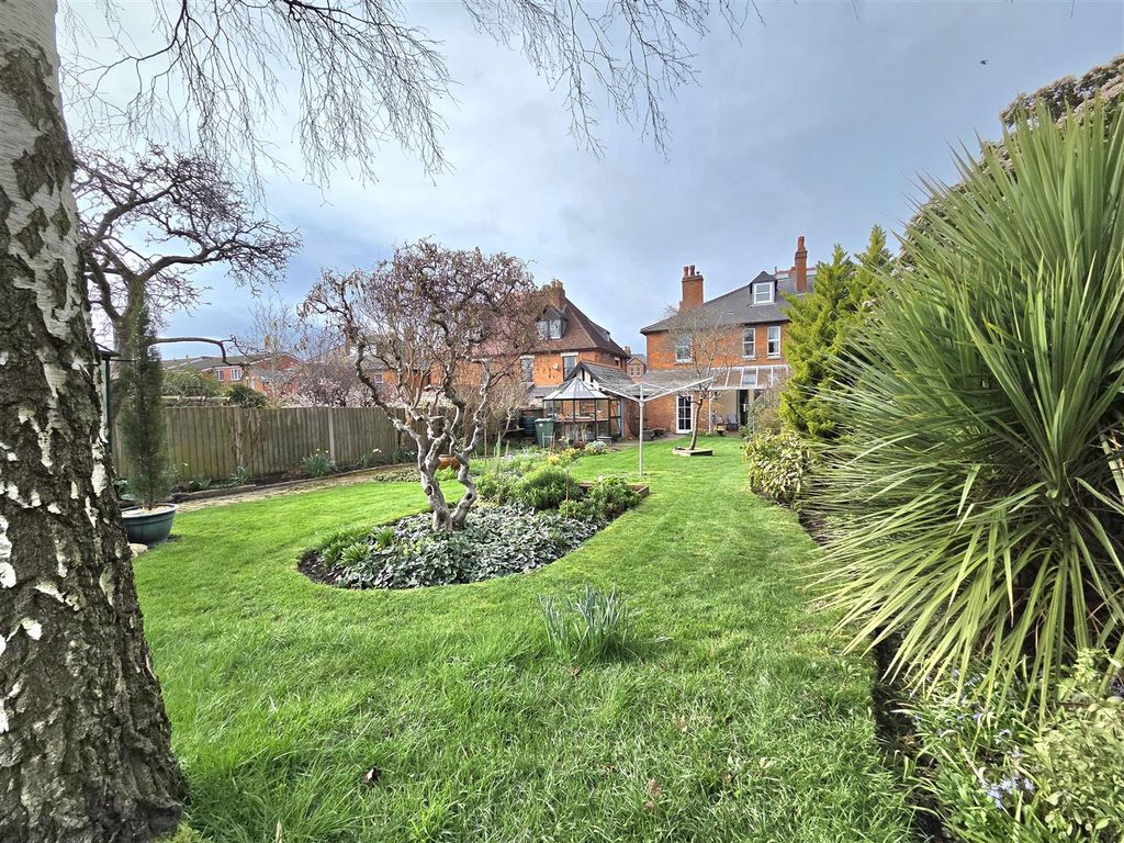 Property photo 3 of 28