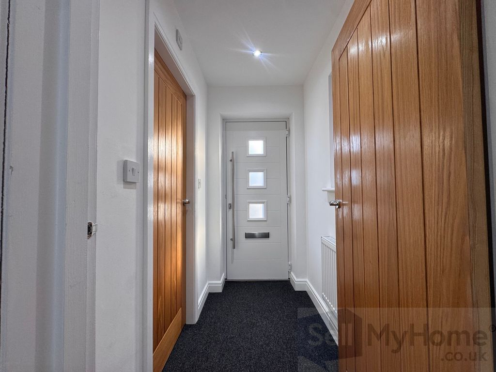 Property photo 2 of 27 Entrance Hall