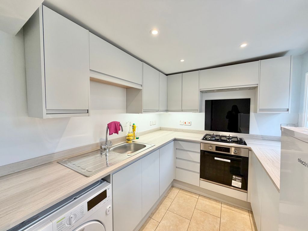 Property photo 2 of 5 Kitchen