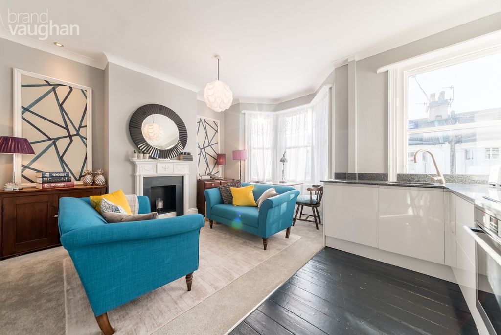 Property photo 1 of 7 Main