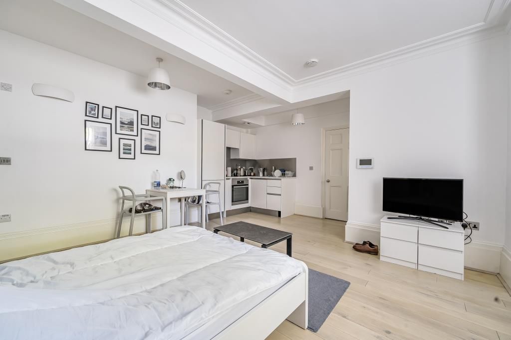Property photo 2 of 15 Studio / Reception / Bedroom