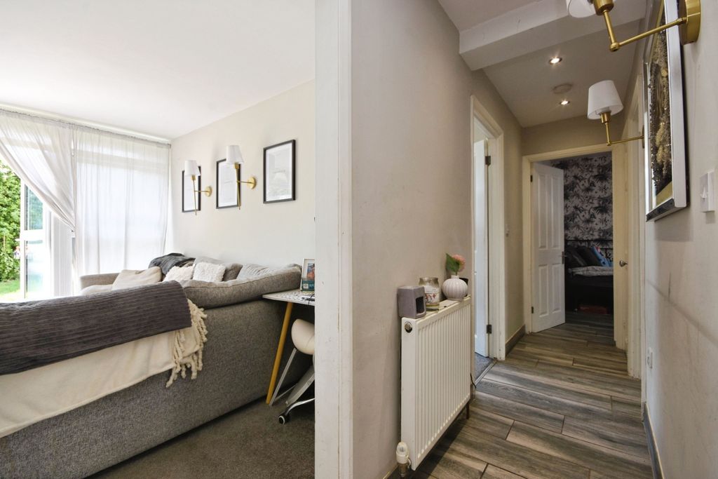 Additional image 8 of 2 bed flat for saleTower Hill, Brentwood CM14