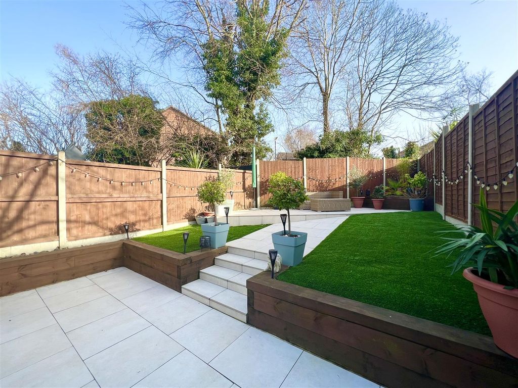 Property photo 1 of 17 External