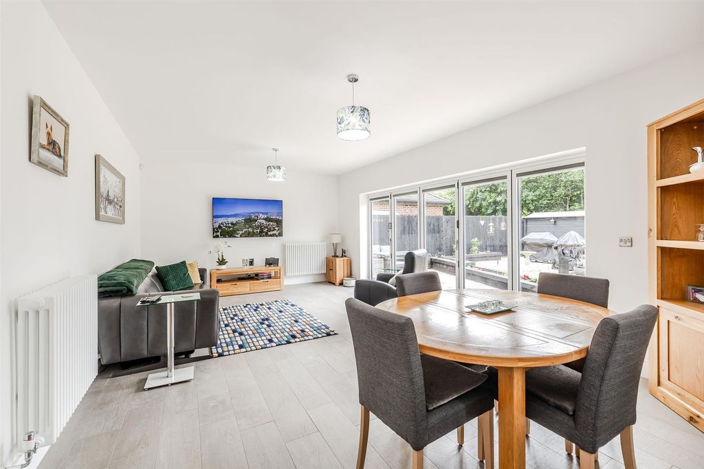 Property photo 3 of 28