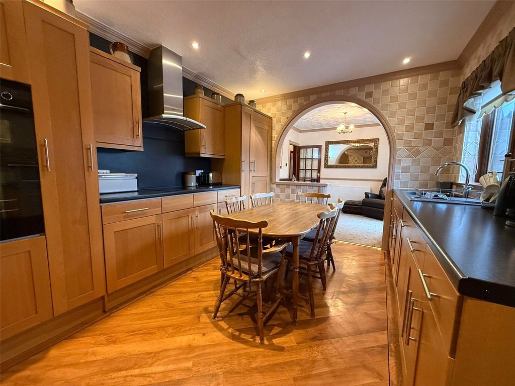 Property photo 2 of 29 Picture No. 27