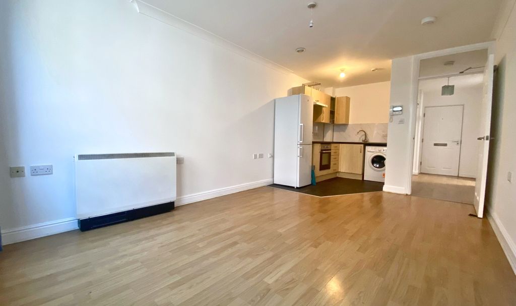 Property photo 2 of 9 680E6d80-c66c-4B26-Ad46-c116E0B5Ebf8
