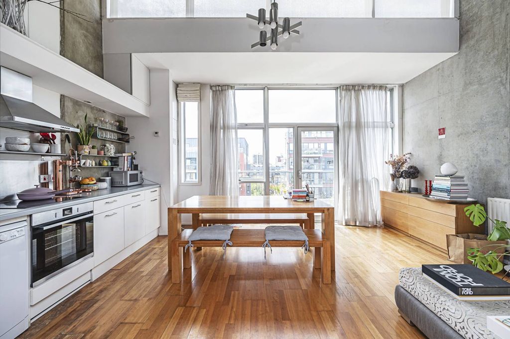 Property photo 3 of 16