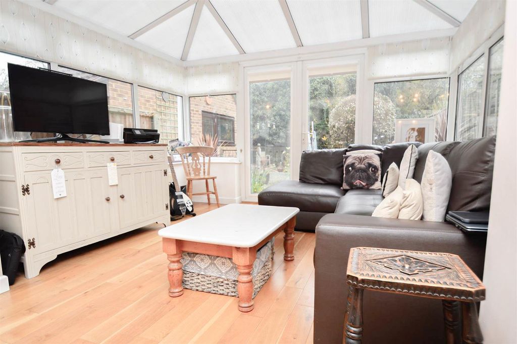 Property photo 2 of 8 Kitchen