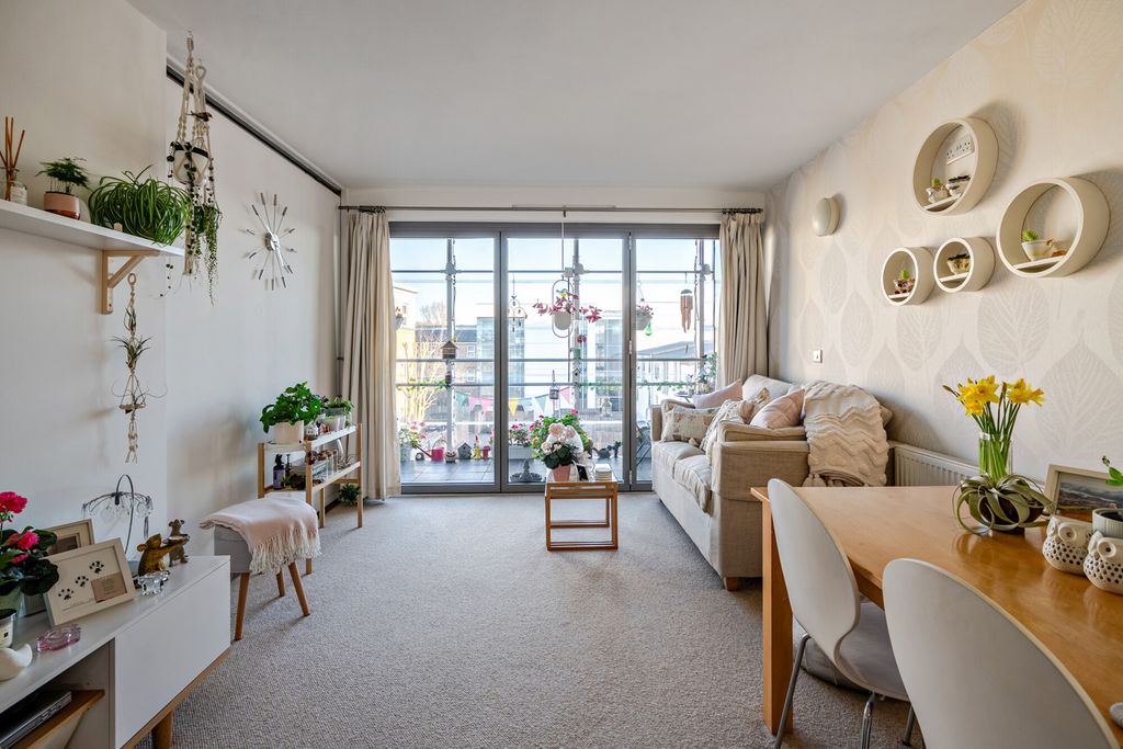 Property photo 1 of 20 Reception