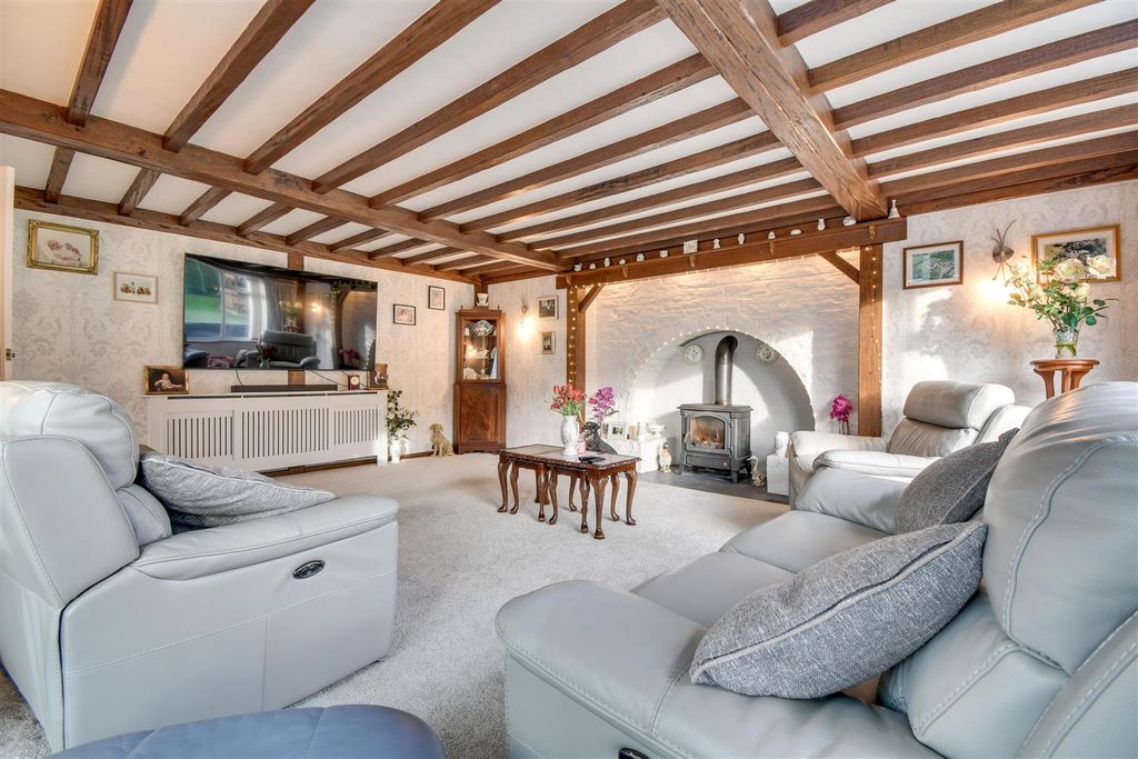 Property photo 2 of 34 Living Room