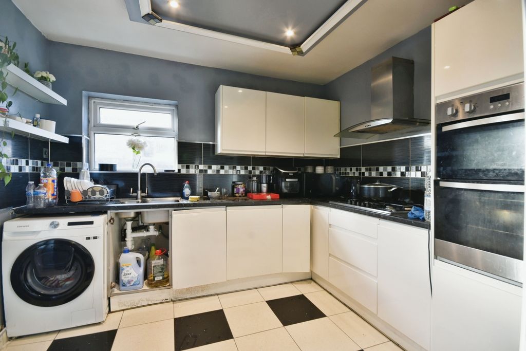Property photo 3 of 19 Photography