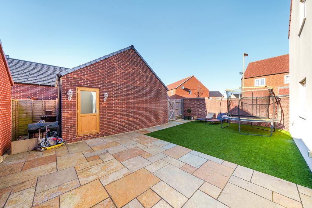 Property photo 3 of 11 Garden