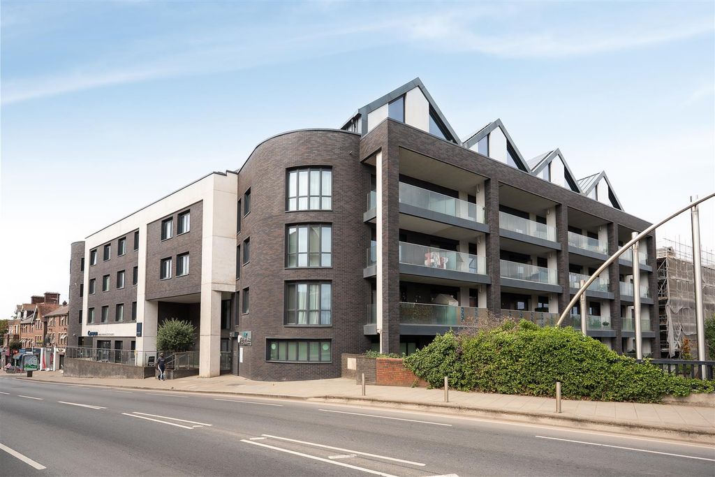 Property photo 1 of 20 External Elevation