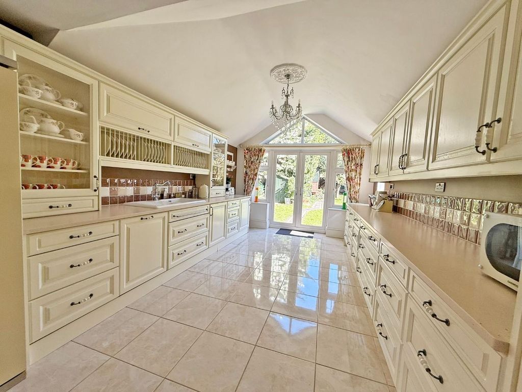 Property photo 2 of 38 32.Jpg