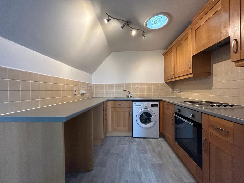 Property photo 2 of 7 Kitchen