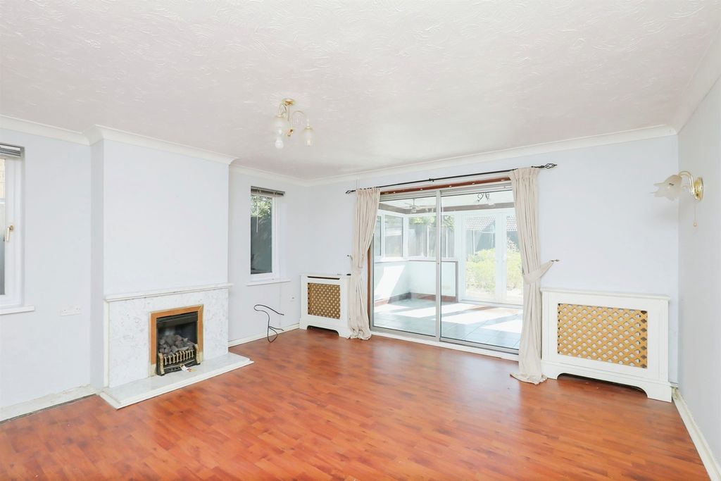 Property photo 2 of 13
