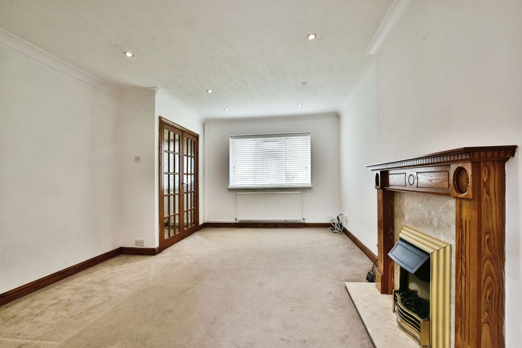 Property photo 3 of 21