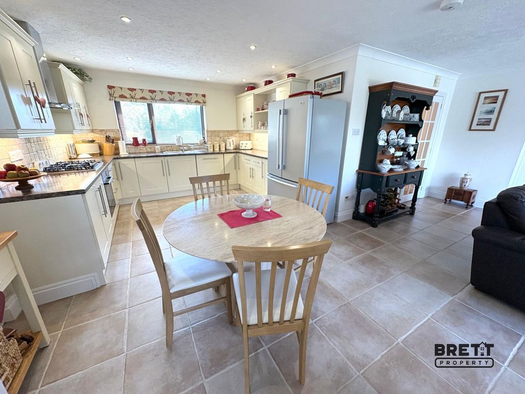 Additional image 9 of 3 bed bungalow for saleWades Close, Holyland Road, Pembroke, Pembrokeshire. SA71