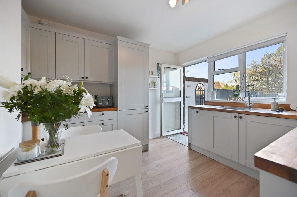 Property photo 3 of 12 Rcrenferrymead Avenue- Kitchen, Dinning Area 3 (1)