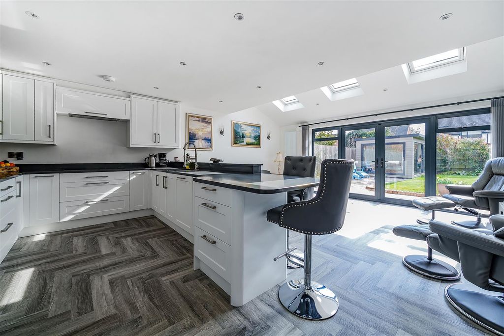 Property photo 3 of 21