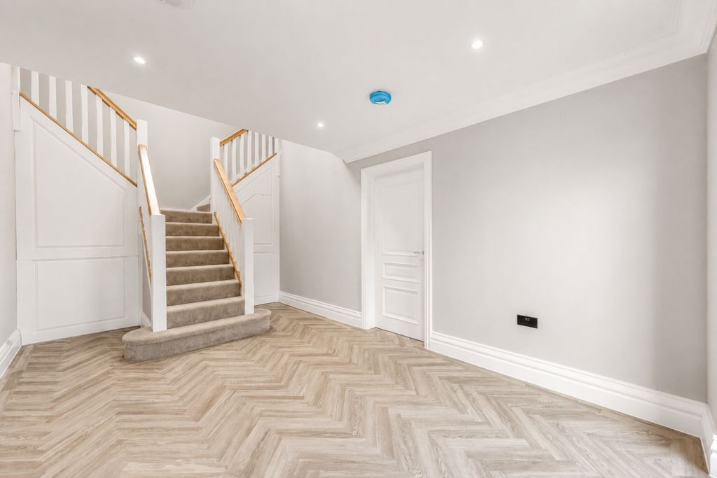 Property photo 2 of 14 2