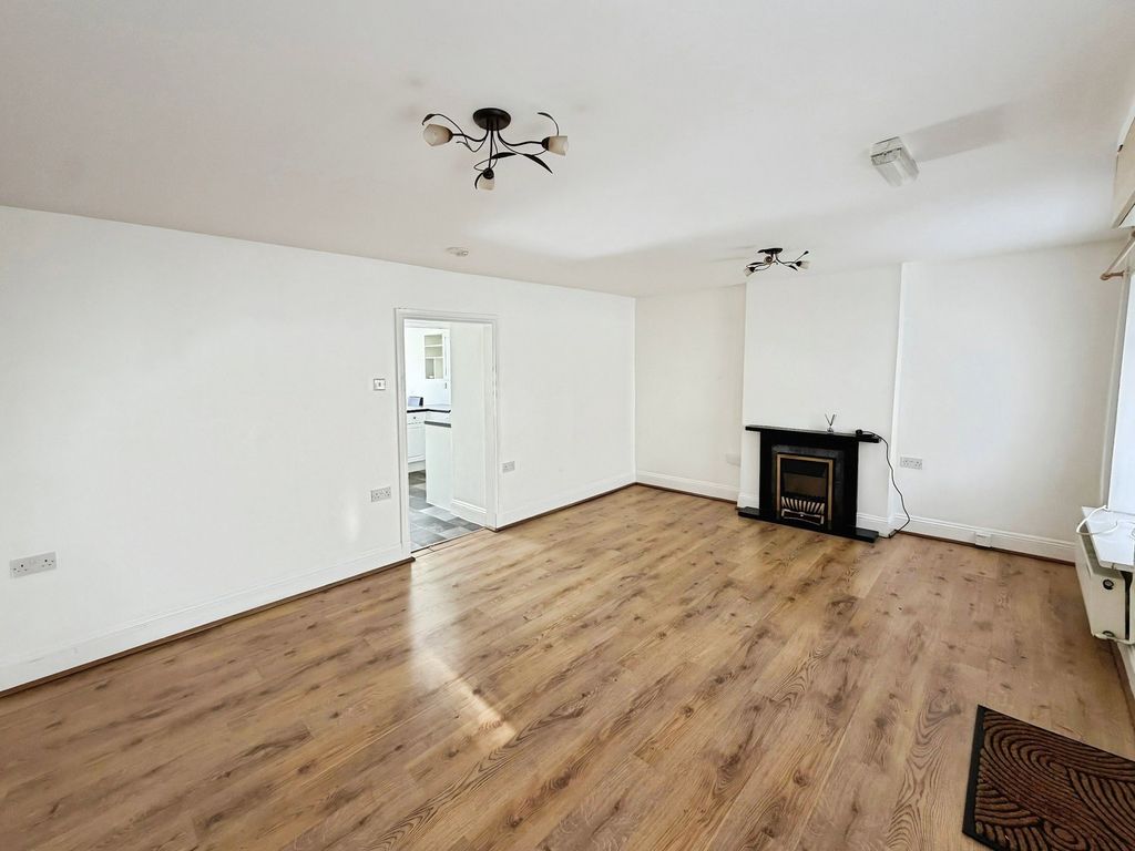 Property photo 3 of 32