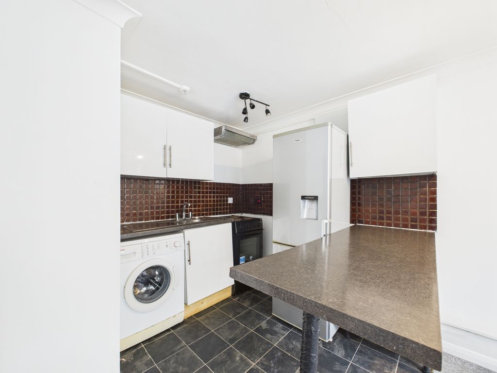 Property photo 3 of 10 Cam04693G0-Pr0030-Still004