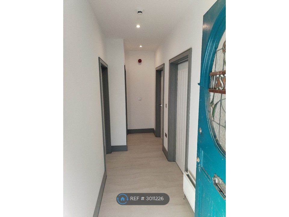 Property photo 2 of 10 Hallway