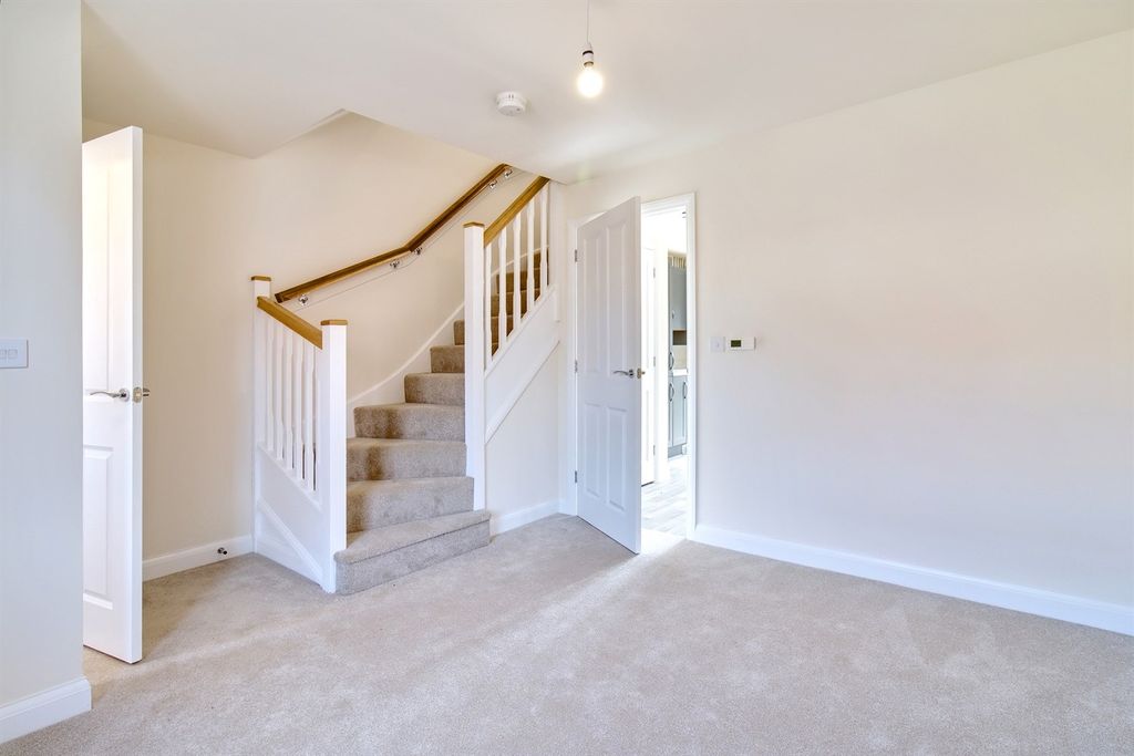 Property photo 2 of 11 Living Room