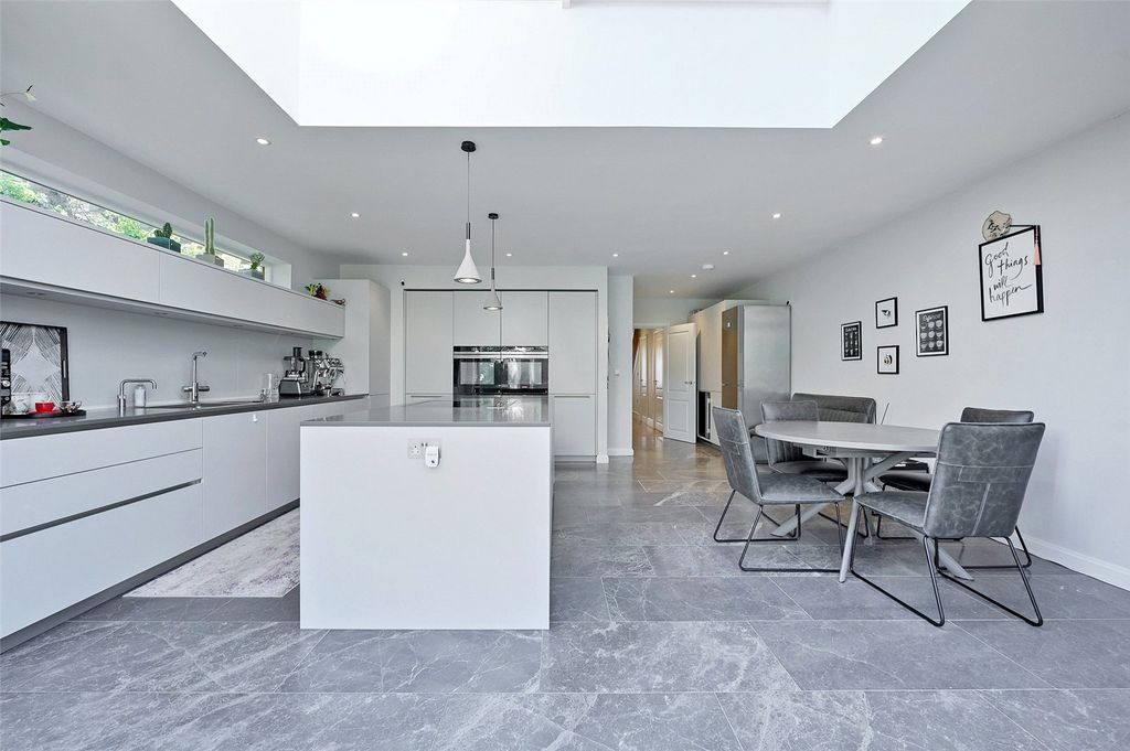 Property photo 3 of 14 Kitchen/Dining Room