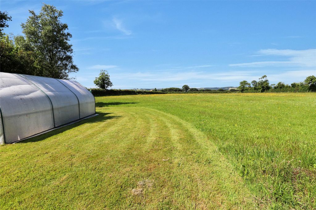 Property photo 3 of 25 Picture No. 06