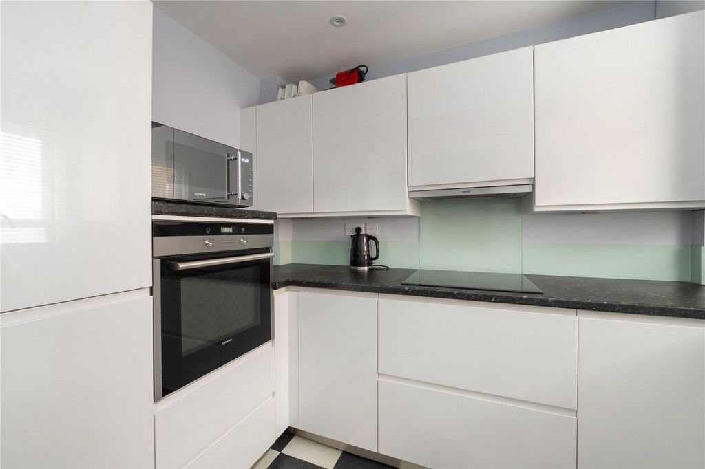 Property photo 3 of 18 Kitchen