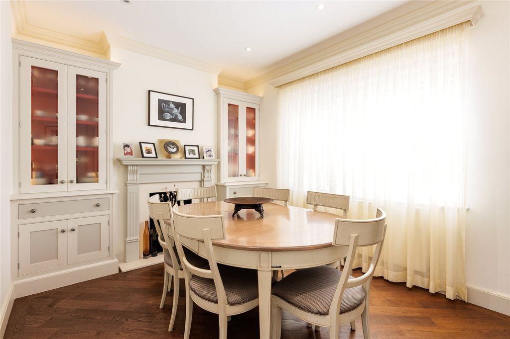 Property photo 3 of 17 Dining Room