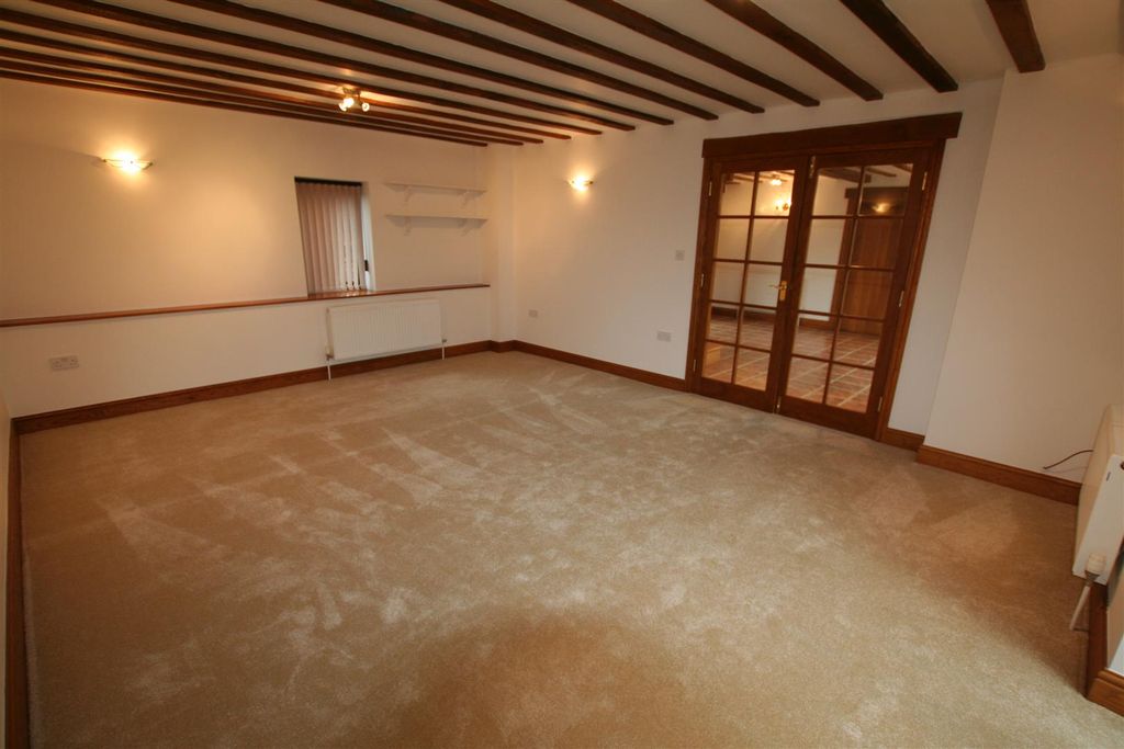 Property photo 3 of 16 Pfb,Livingroom.Jpg