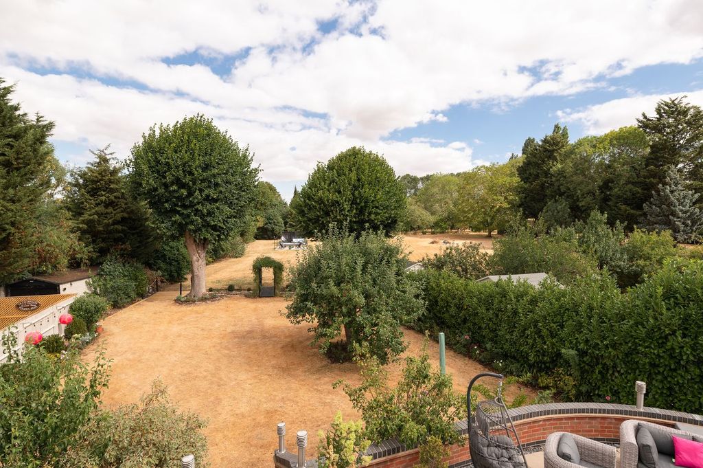 Property photo 2 of 36