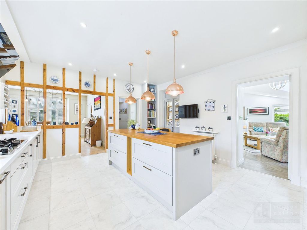 Property photo 3 of 40 Kitchen