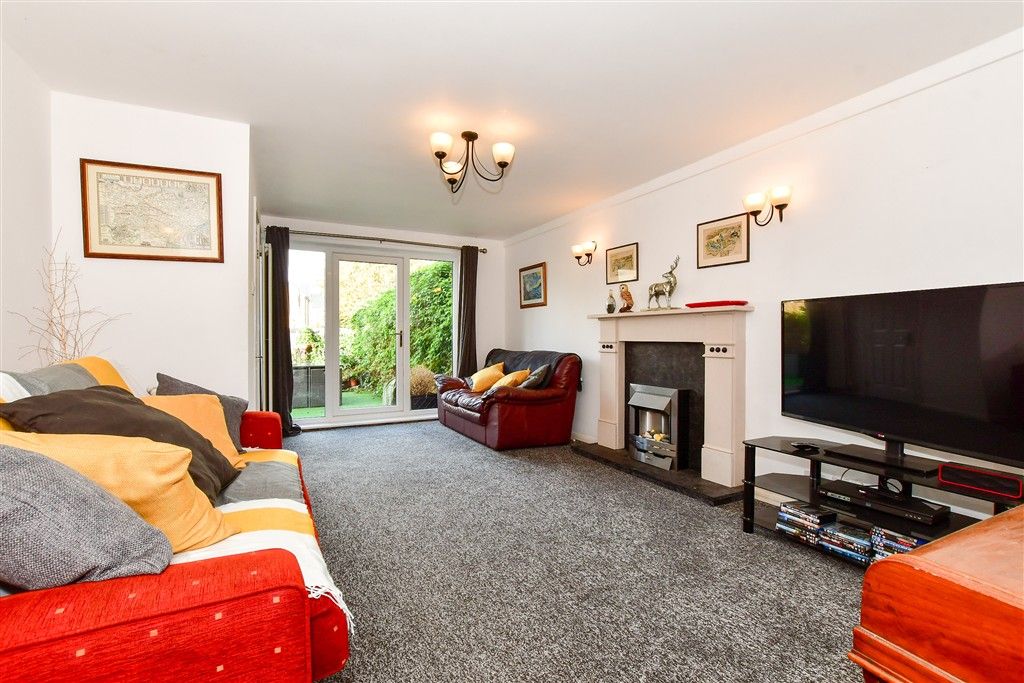 Property photo 3 of 14 Lounge