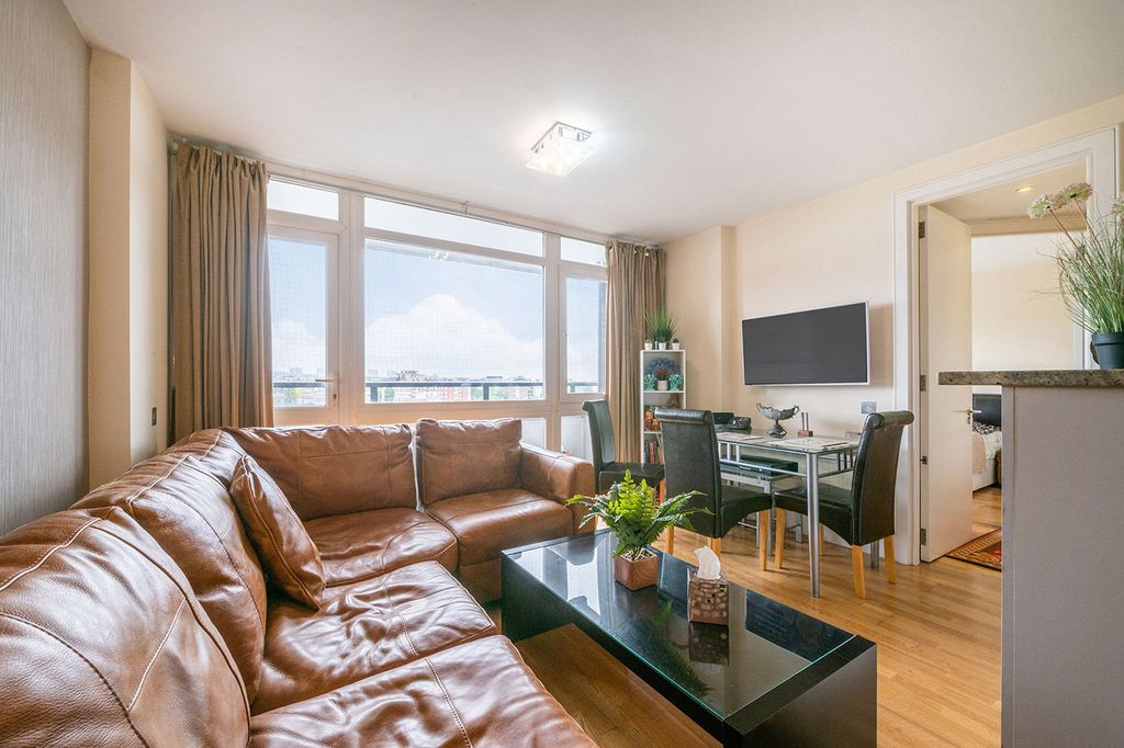 Property photo 2 of 12 Picture No. 15