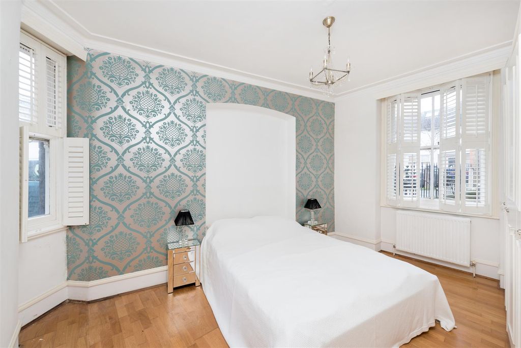 Property photo 2 of 6 3 Waldemar Avenue Mansions Ph2.Jpg