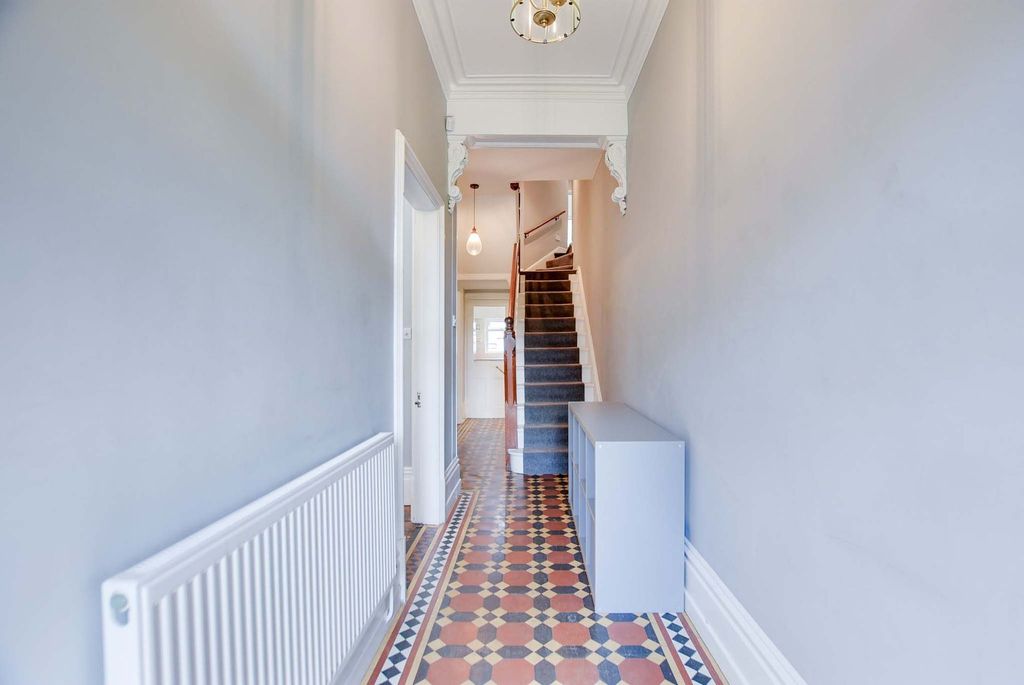 Property photo 2 of 39