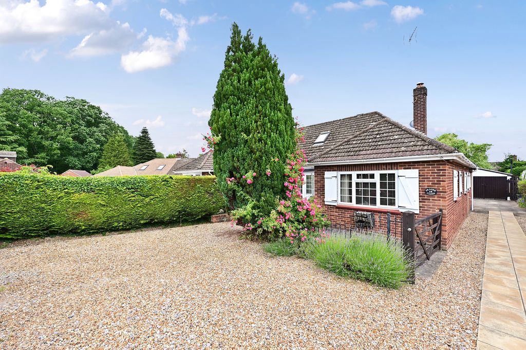 Property photo 1 of 18 Photo 16