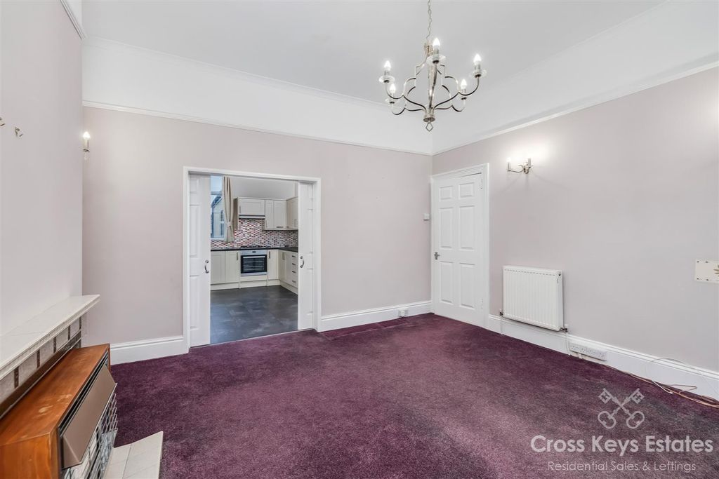 Property photo 3 of 31 Sitting Room