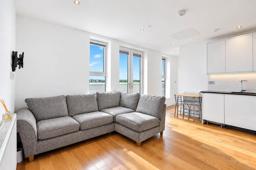 Property photo 3 of 17 1793632615 - 7.Jpg