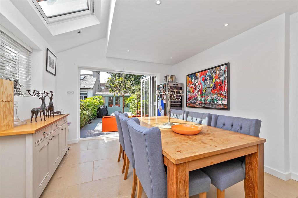 Property photo 3 of 21 36Albertstreet-15.Jpg
