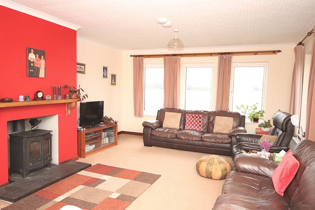 Property photo 3 of 15 Lounge