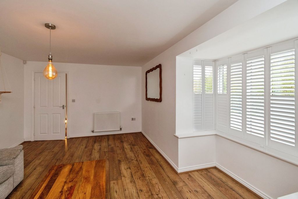 Property photo 3 of 25